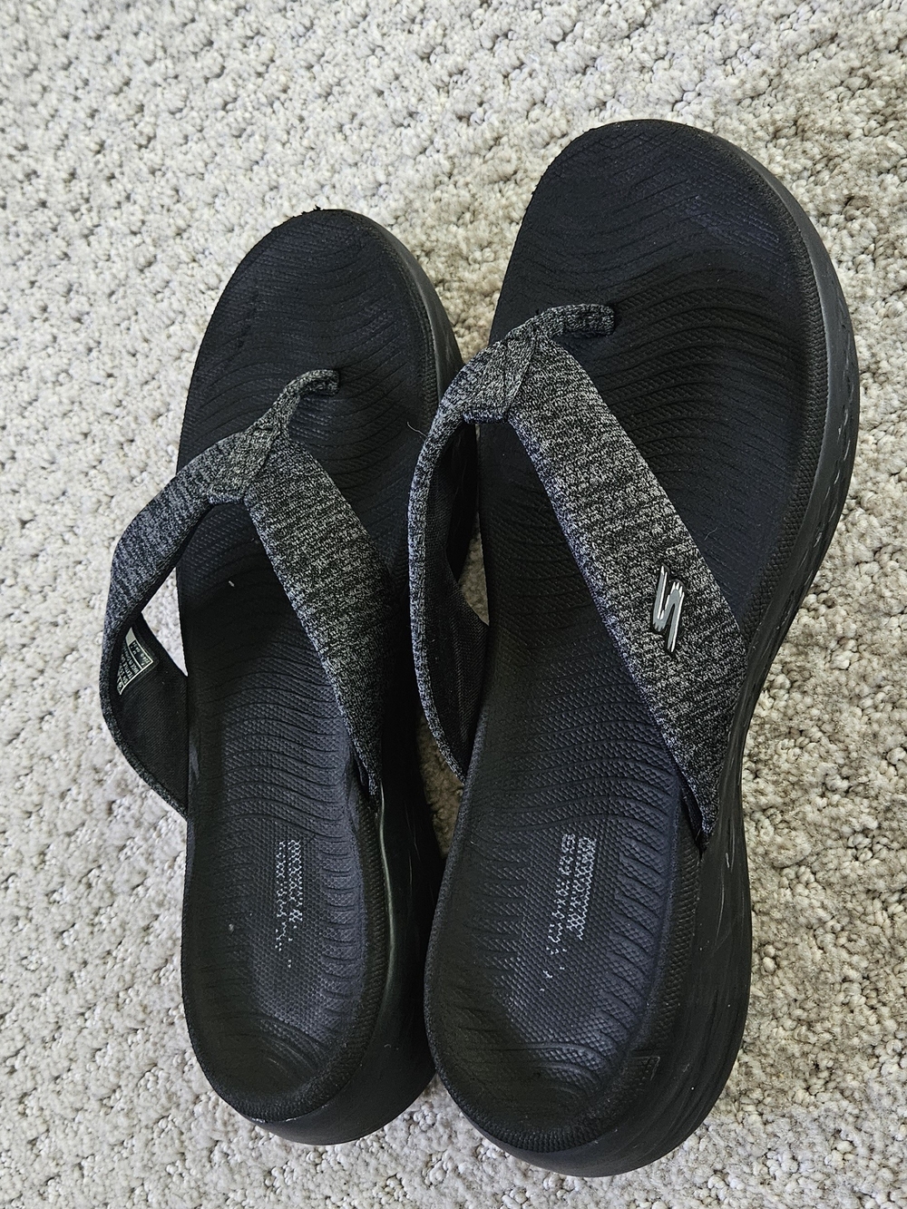 Skechers Women’s Black and Gray Cushioned Thong Sandals